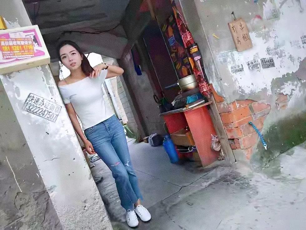 表妹想留在广州不想在回到农村老家，可舅妈不想让她远嫁，一直让我劝她。可我是怎么也