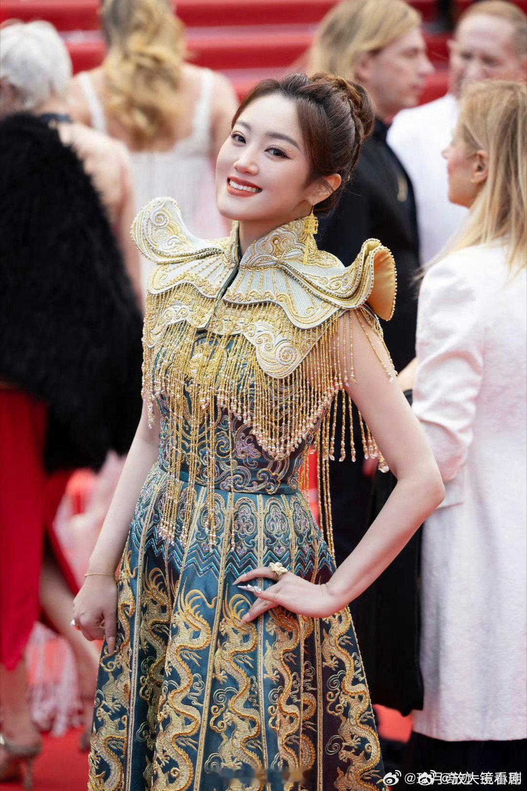 王小玮去完格莱美去戛纳王小玮新歌首唱在戛纳王小玮解锁双国际舞台，格莱美到戛纳，新