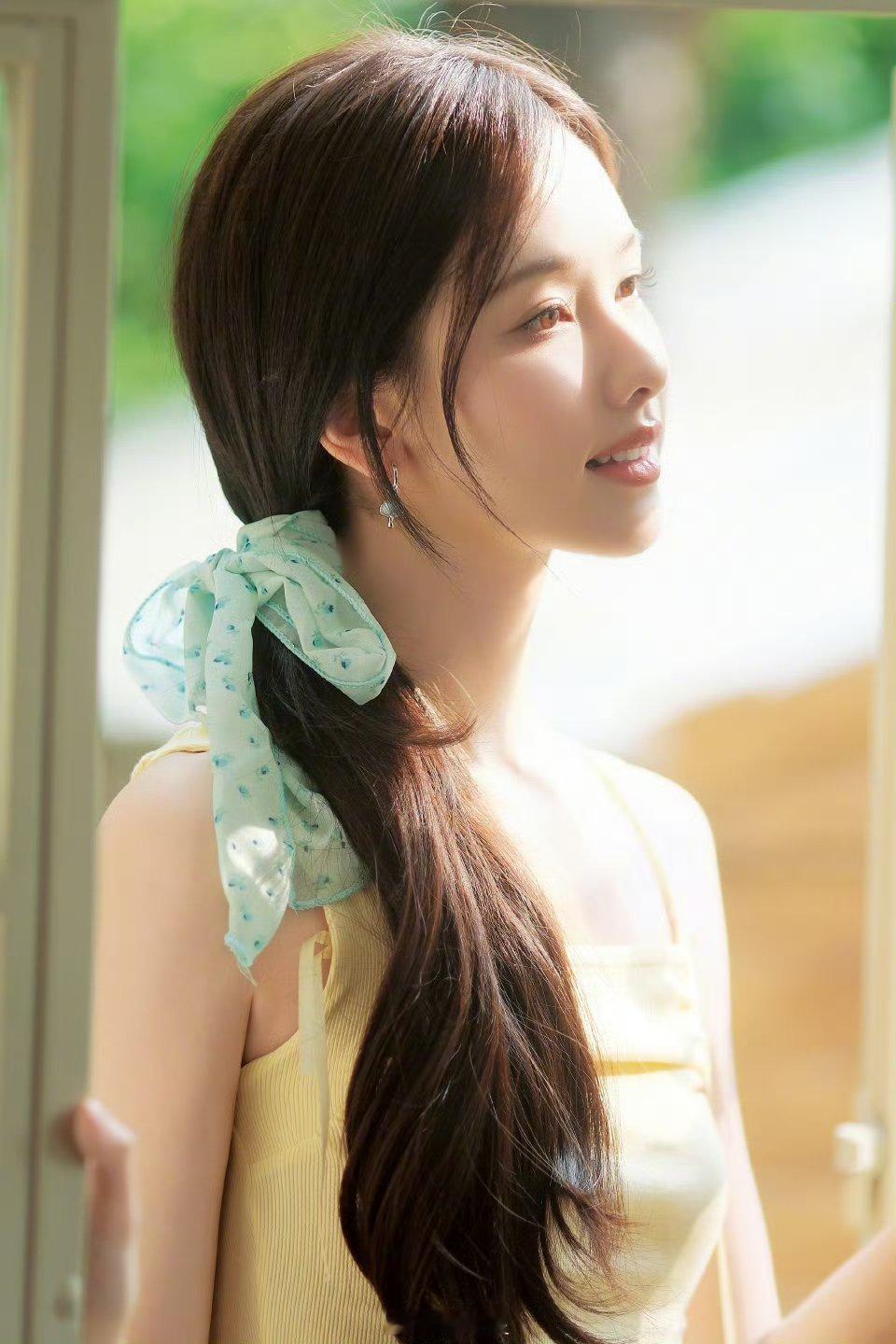 陈都灵人间芭乐啊啊啊，陈都灵怎么会这么美，虽然夏天要过去了，但是这个陈都灵的清凉