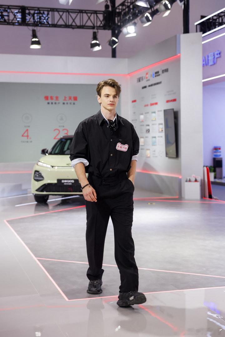 百亿车补认准天猫全新购车方式来袭，天猫整车业务重磅开启！好车源、好价、好服务三重