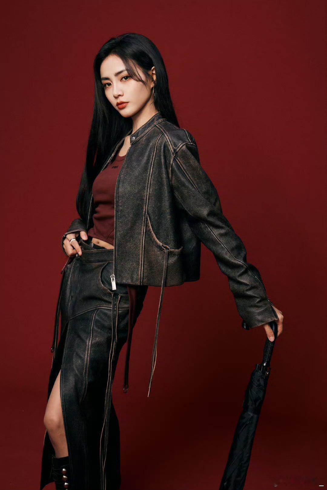 #谢可寅美拉德初秋穿搭#谢可寅那双笔直的双腿，在这套穿搭的映衬下更显修长迷人，简
