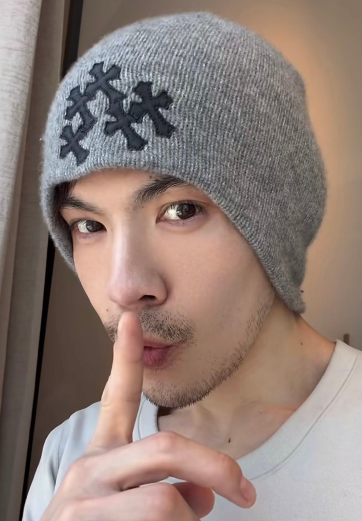 向佐说自己穿女装但拍的都是man剧哈哈哈哈你别说 这竟然有一种诡异的反差感剧里是