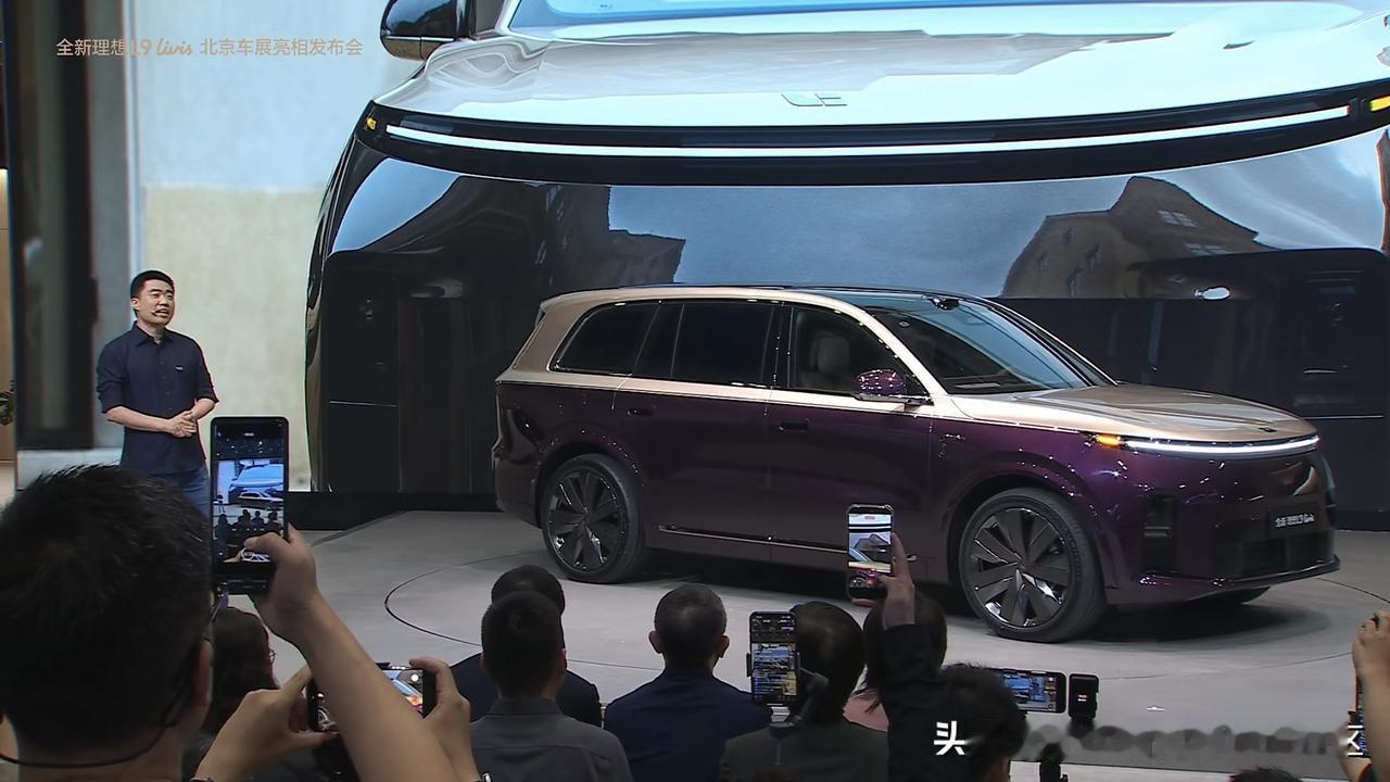理想汽车展台：全新理想L9 Livis发布，公布了电吸门电容防夹、800V主动悬
