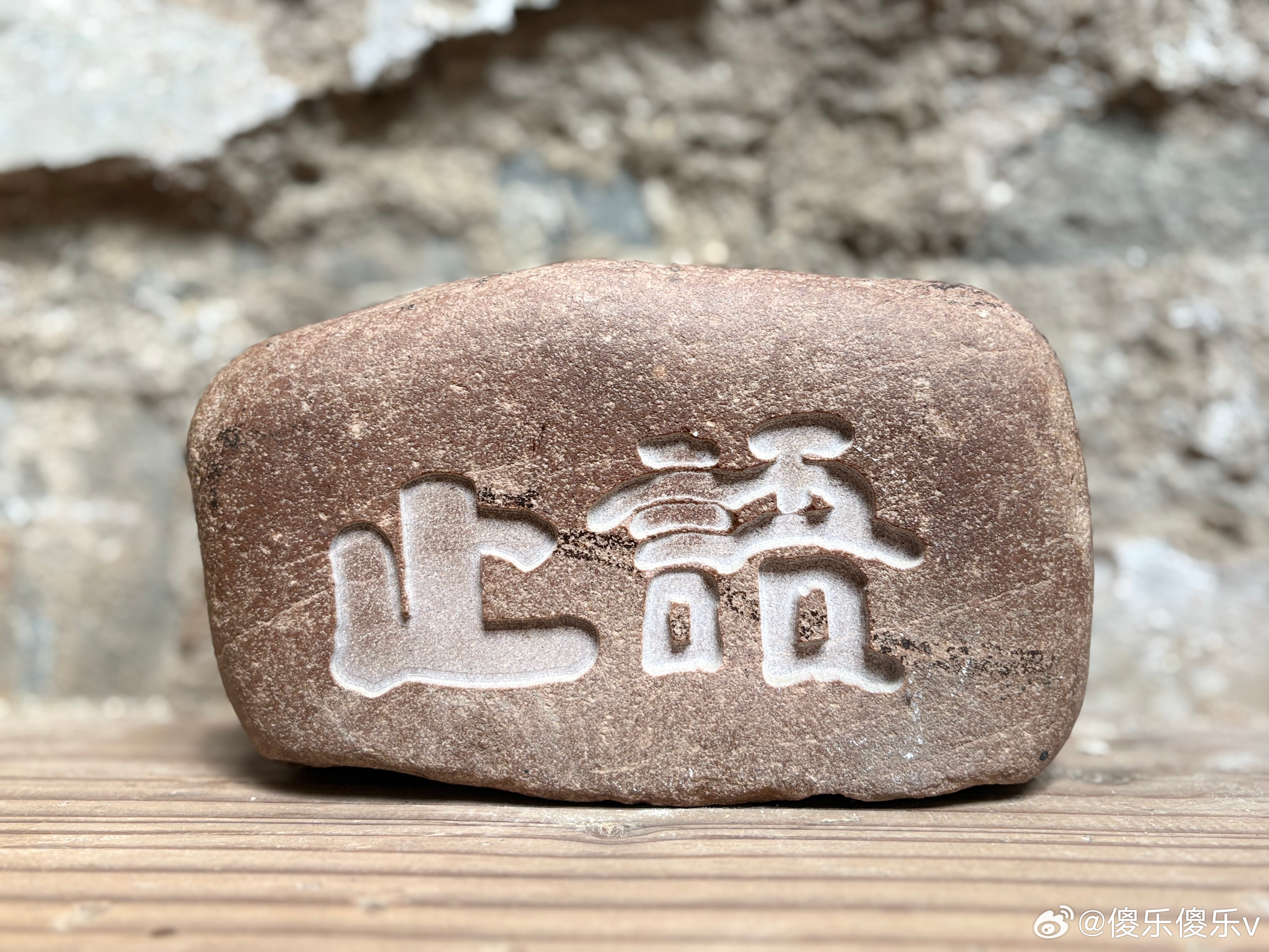 睡了一个好饱的觉昨晚十点左右躺下今早七点多被尿憋醒总结一下人啊睡不着都是闲的