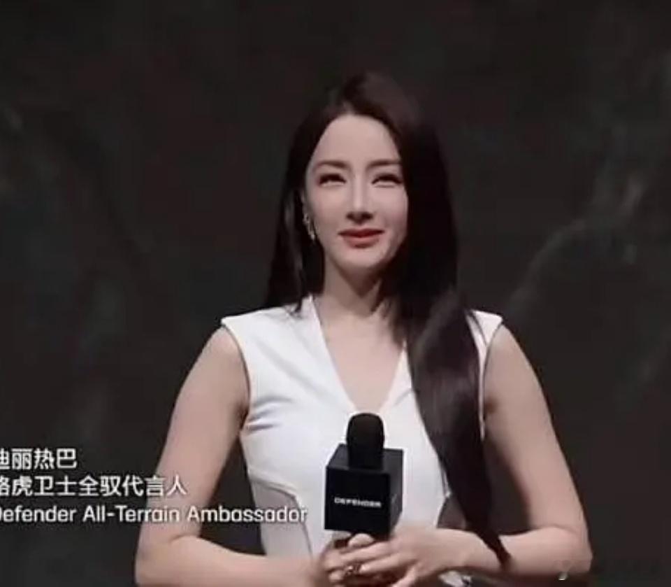 迪丽热巴最近线下总翻车，不行就减减肥吧 