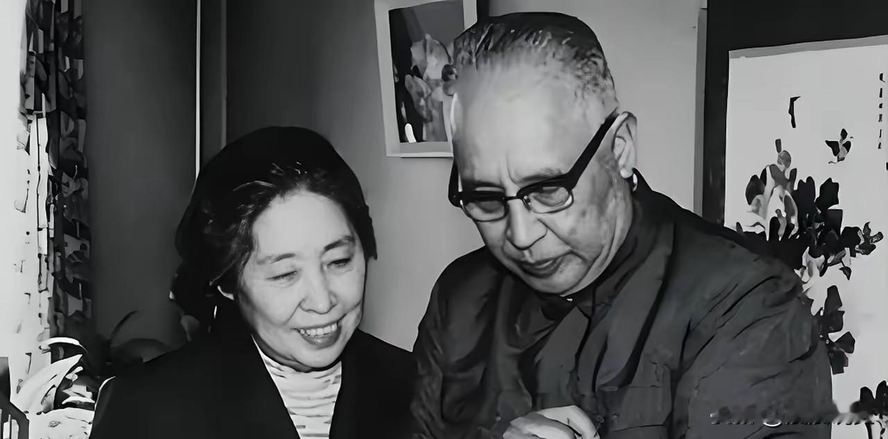 1940年，两名卧底夫妻因战乱失散。妻子牺牲的阵亡通知书下了七年，丈夫拒不续弦。
