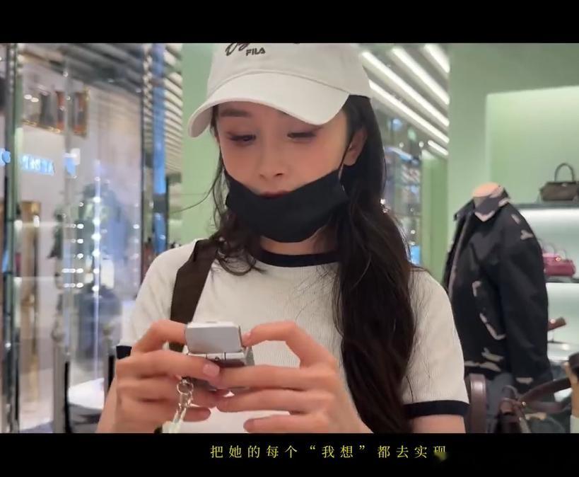 杨幂40岁收获满满的爱生日这天，四十岁的杨幂收获无数爱意。好友真挚祝福，品牌精心