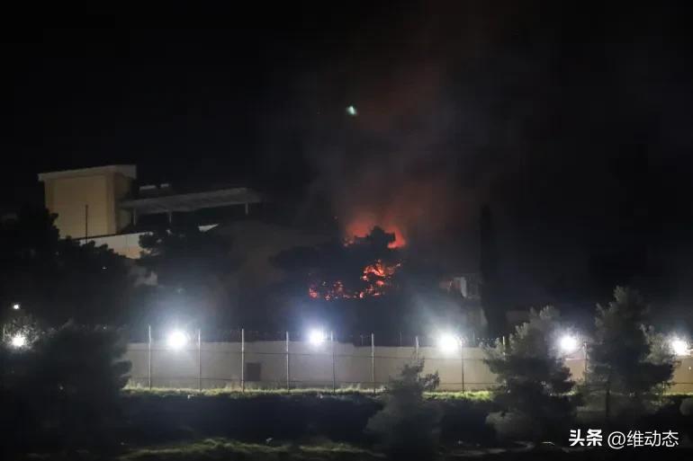 伊朗对伊拉克库尔德地区发动跨境军事打击

伊朗军队周四凌晨对伊拉克半自治的库尔德