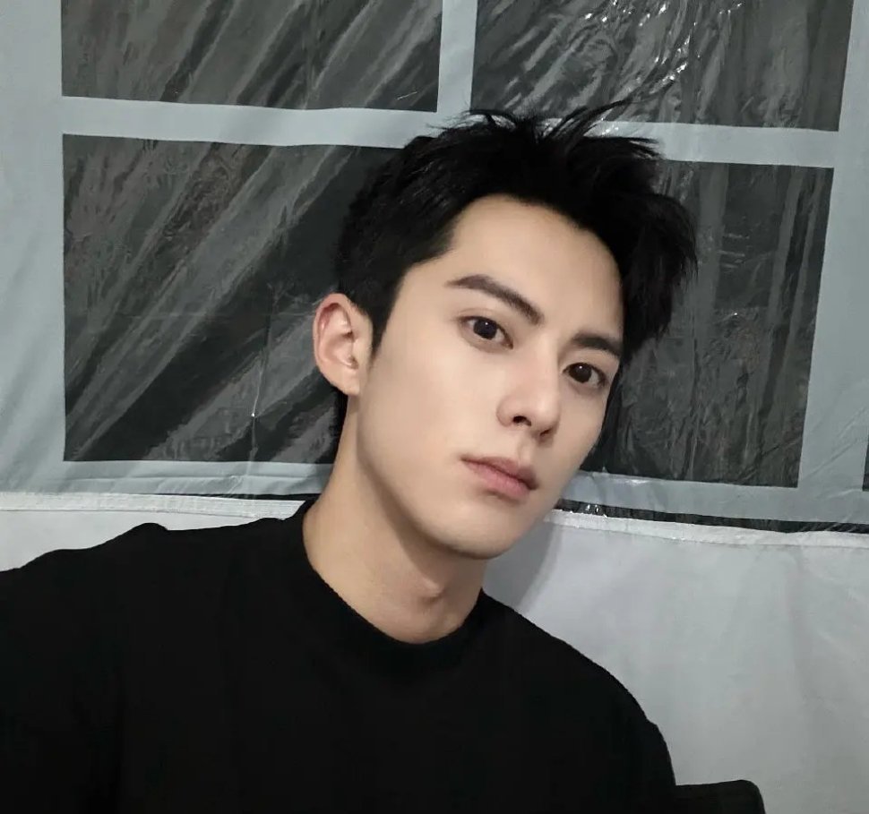 #王鹤棣[超话]#星河滚烫 你是人间理想 ​​​