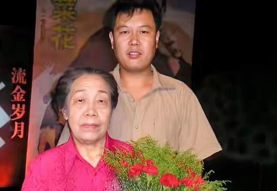 老艺术家曲云晚年留影