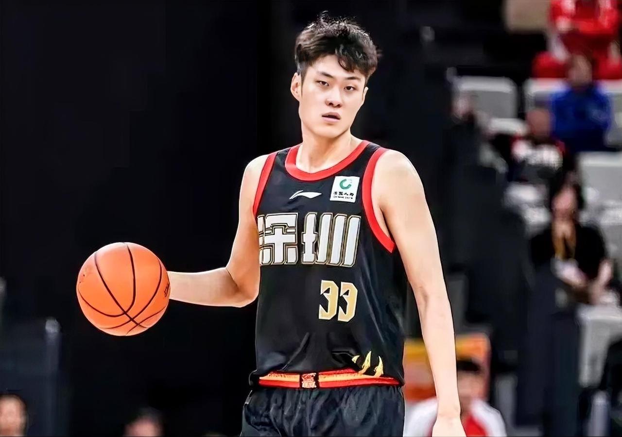 有一说一，今日赵嘉仁和王浩然的表现，完全不是一个级别的锋线！
 
王浩然（深圳 