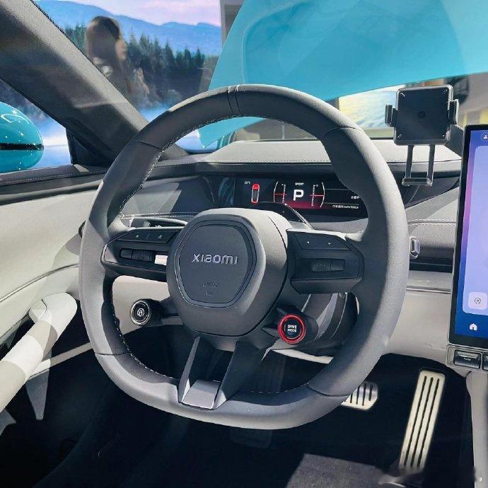 #大v聊车##enzo碎钞机# 【小米SU7内饰曝光，这做工你能打几分？】小米汽