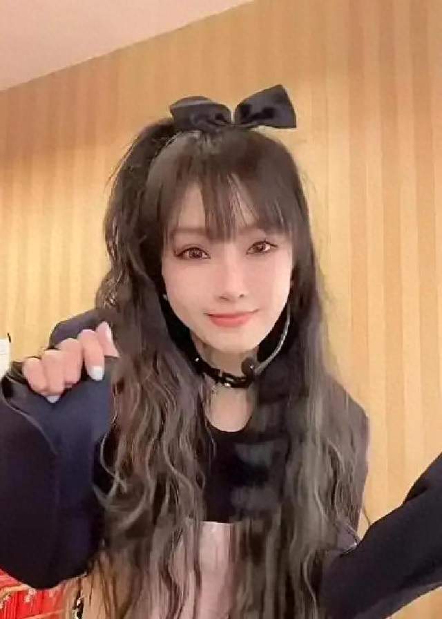 谢金燕回应假唱争议，过往经历再被翻出