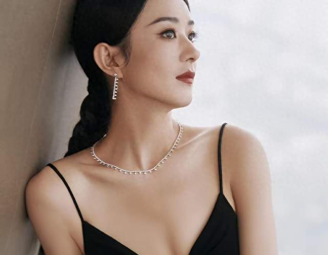 谁懂啊！39岁赵丽颖这组写真美到直击人心