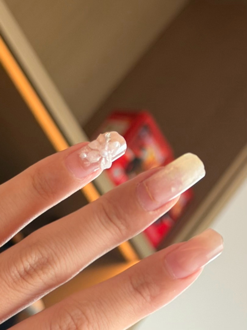 前两天指甲劈了我没拔甲就只是泡碘伏包纱布，好像长回去了，痒痒的 