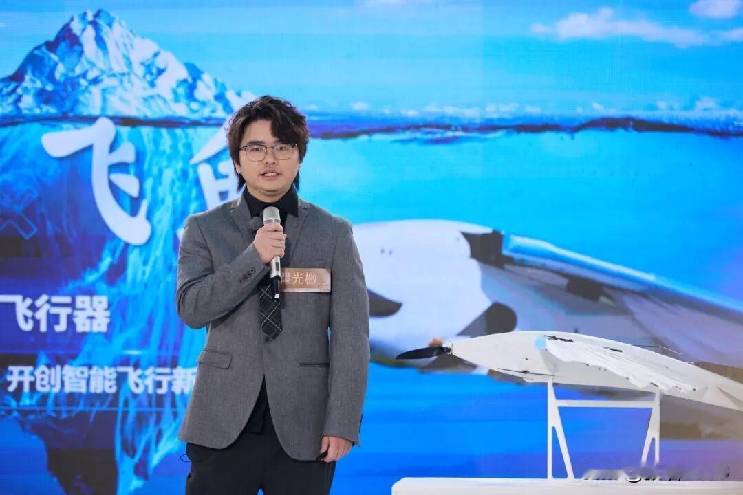 2021年，大三的瞿光檄注册公司。创业初期，老师程立志给了他3万元“无条件的支持
