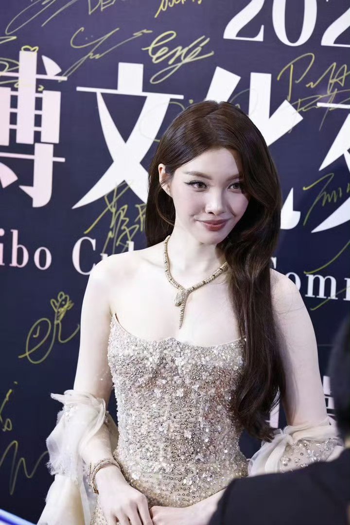 lingorm亮相微博交流之夜泰国站高珠配美人 