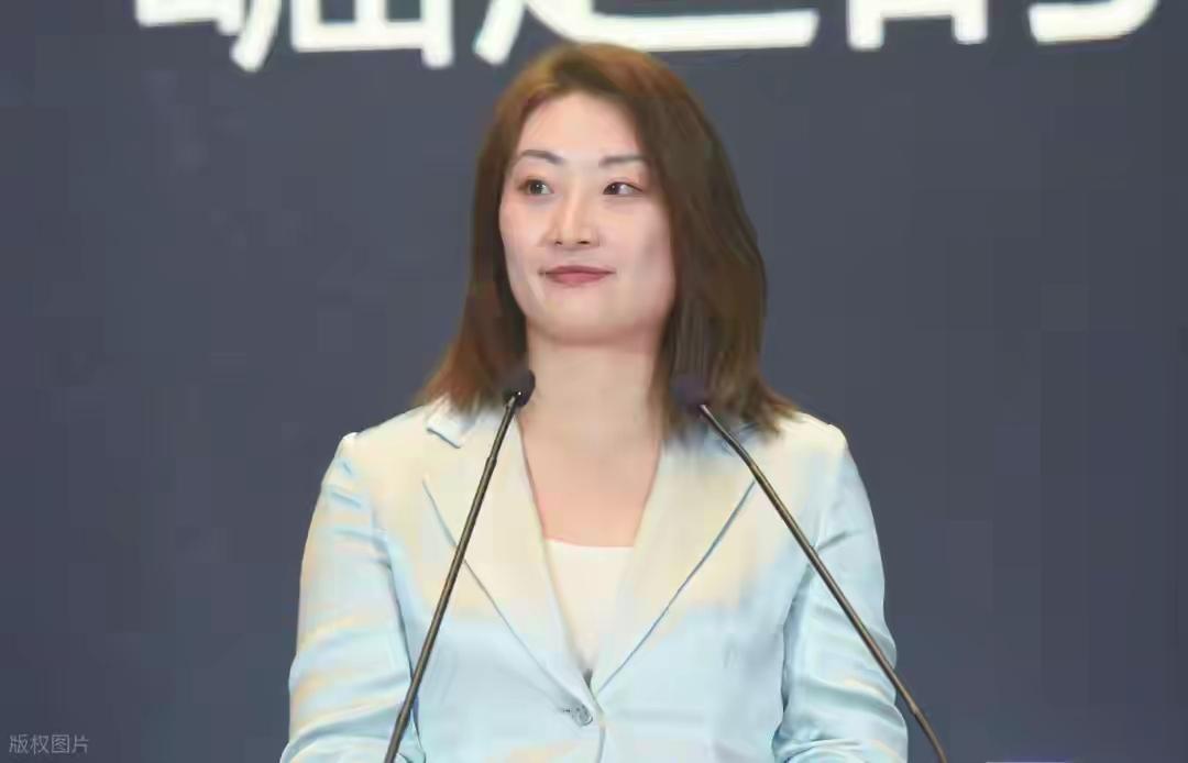 娃哈哈千名员工告状，宗馥莉的“改革”咋改出仇人了！这哪是转型，分明是没平衡好利益