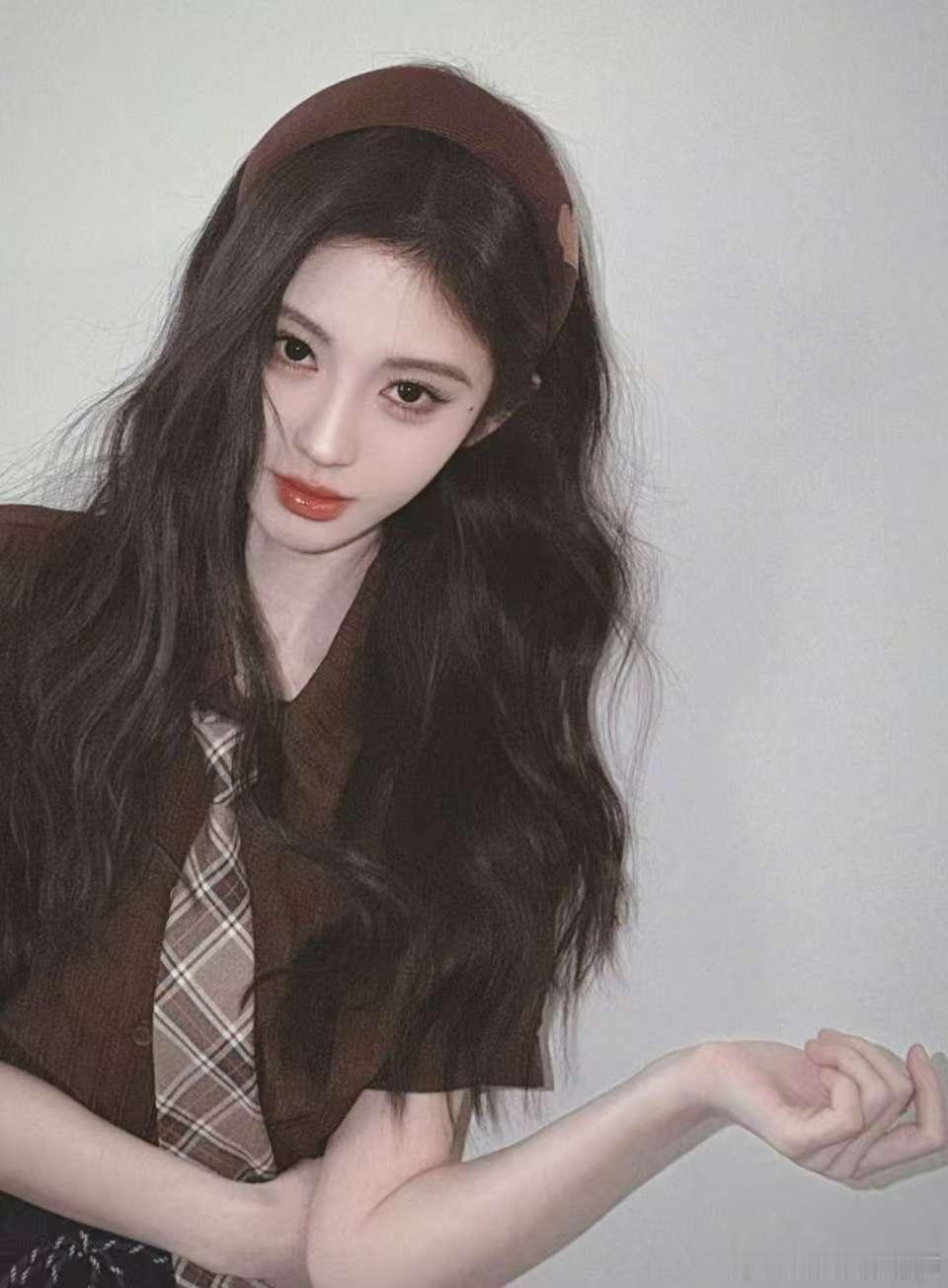 鞠婧祎戳嘴wink 每次鞠婧祎发自拍都让我觉得她是在给世界带来光，她那戳嘴win