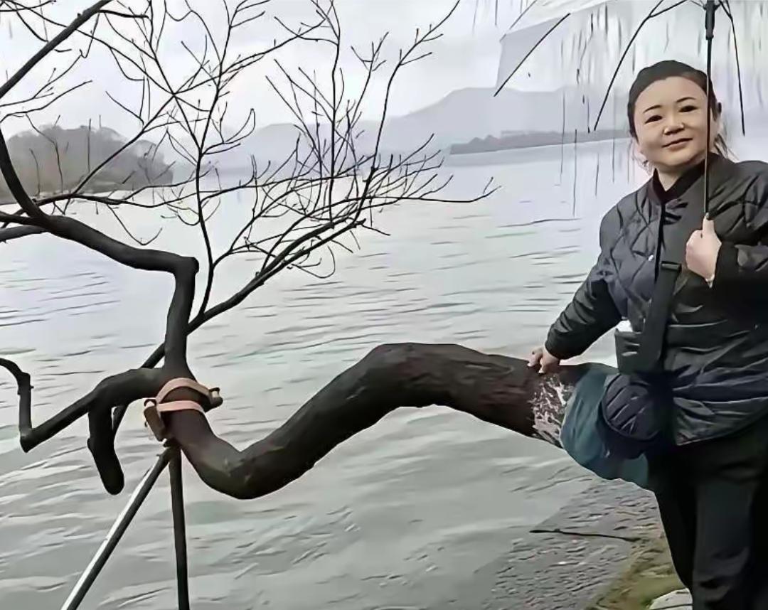 这位大姐肯定没想到，本来是随意拍的一张照片，没想到火，你们觉得这张照片，火的主要