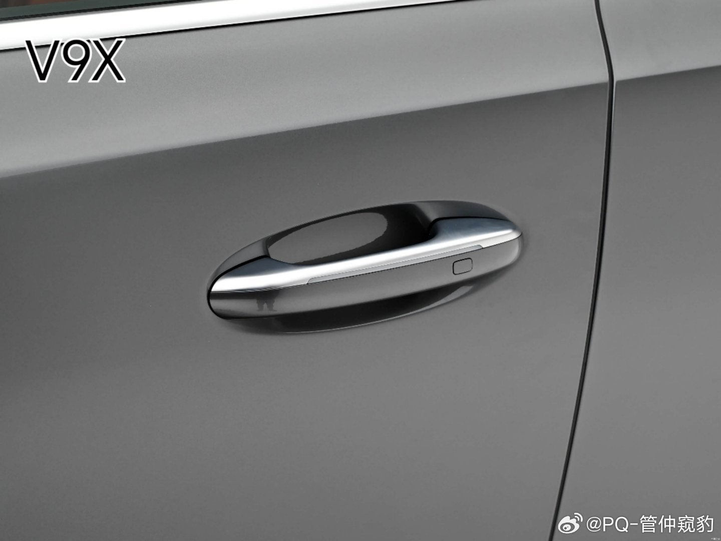 早晨看到一台海豹06 新法规下，这样的门把手才是满足法规，适配造型和精致性易用性