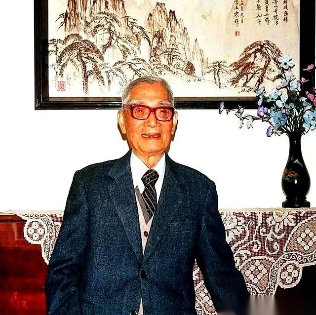 他快咽气的时候，女儿趴在他耳边，撒了个谎。
 
她说：“爸，大哥来信了，说他原谅