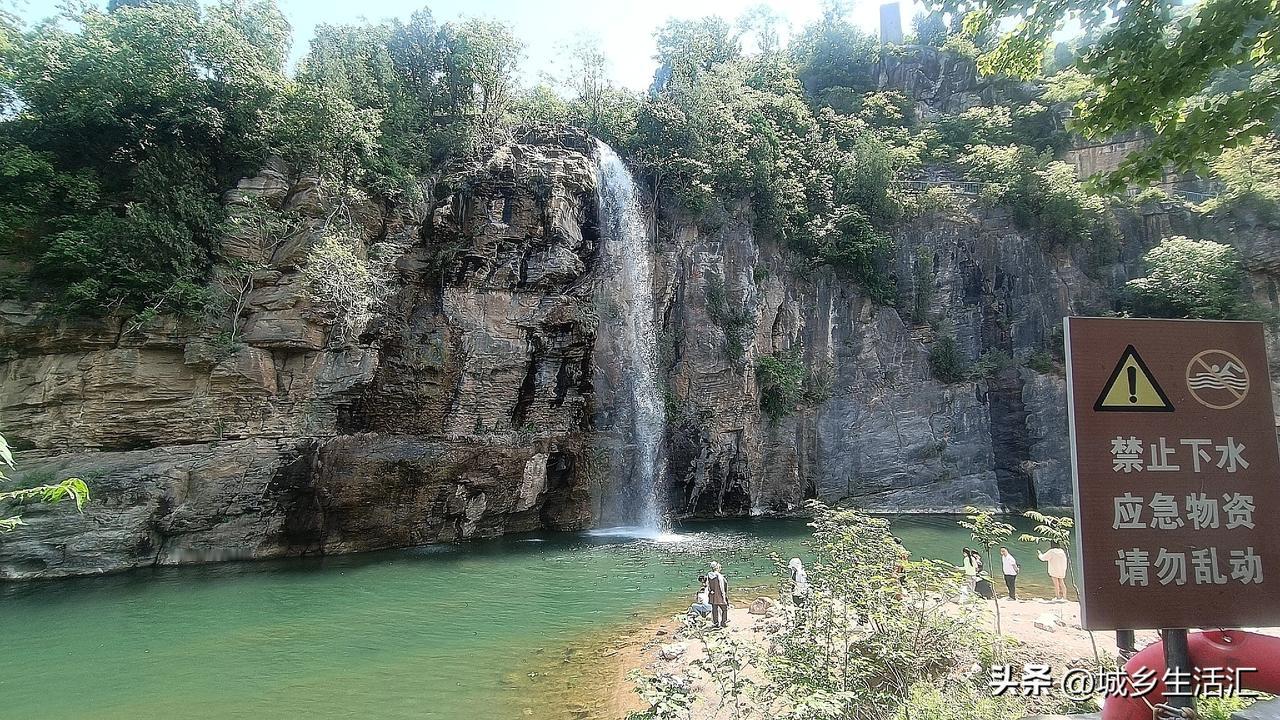 春日生活打卡季滎陽環翠峪，鄭州後花園，梅山小瀑布，風景挺優美。無門票無停車費，還