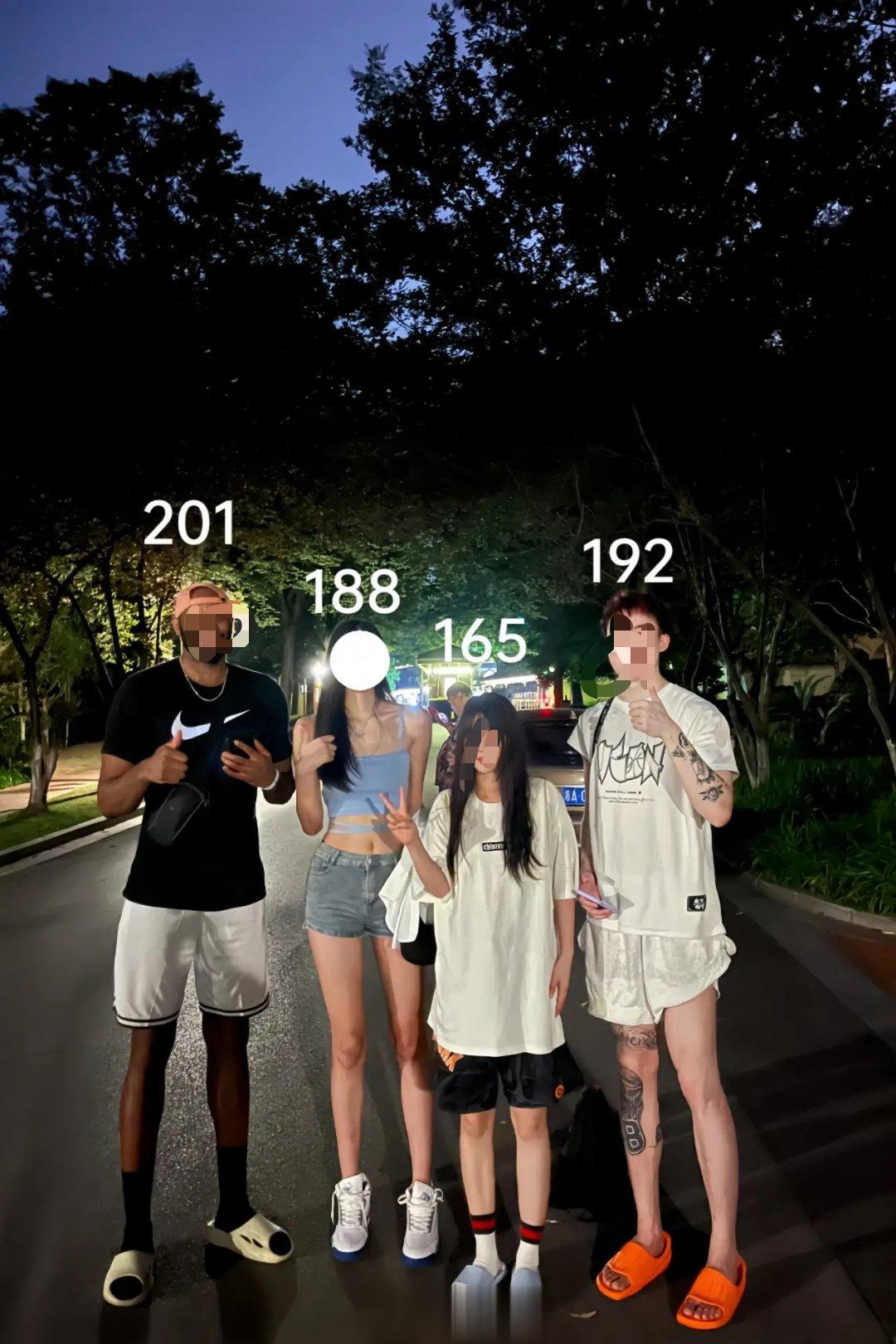 山东朋友的身高，一个个顶梁柱，牛哇！[赞] ​​​