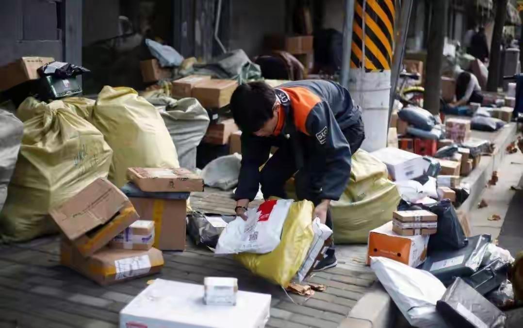 快递集体涨价的真正原因是什么 四月多地快递集体涨价冲上热搜，网友反馈快递费从5.
