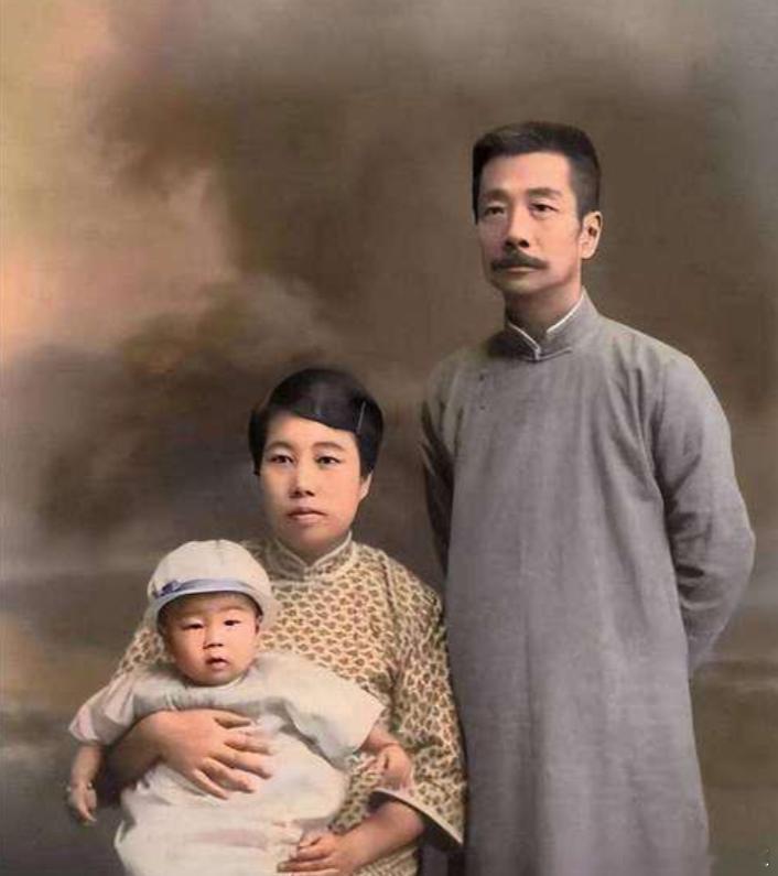 鲁迅【周树人】先生的四柱八字：1881年9月25日，时辰有些争议，有的说是辰时，