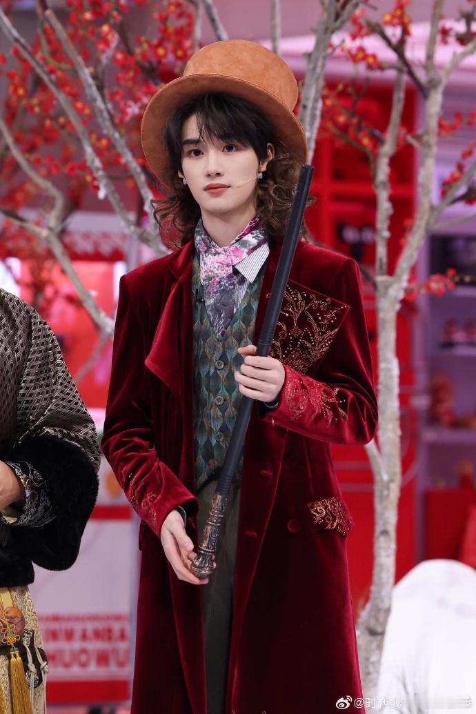 丁程鑫红衣绅士也太帅气了吧！丁程鑫红衣王子真的让我非常惊喜呢！谁能拒绝呢