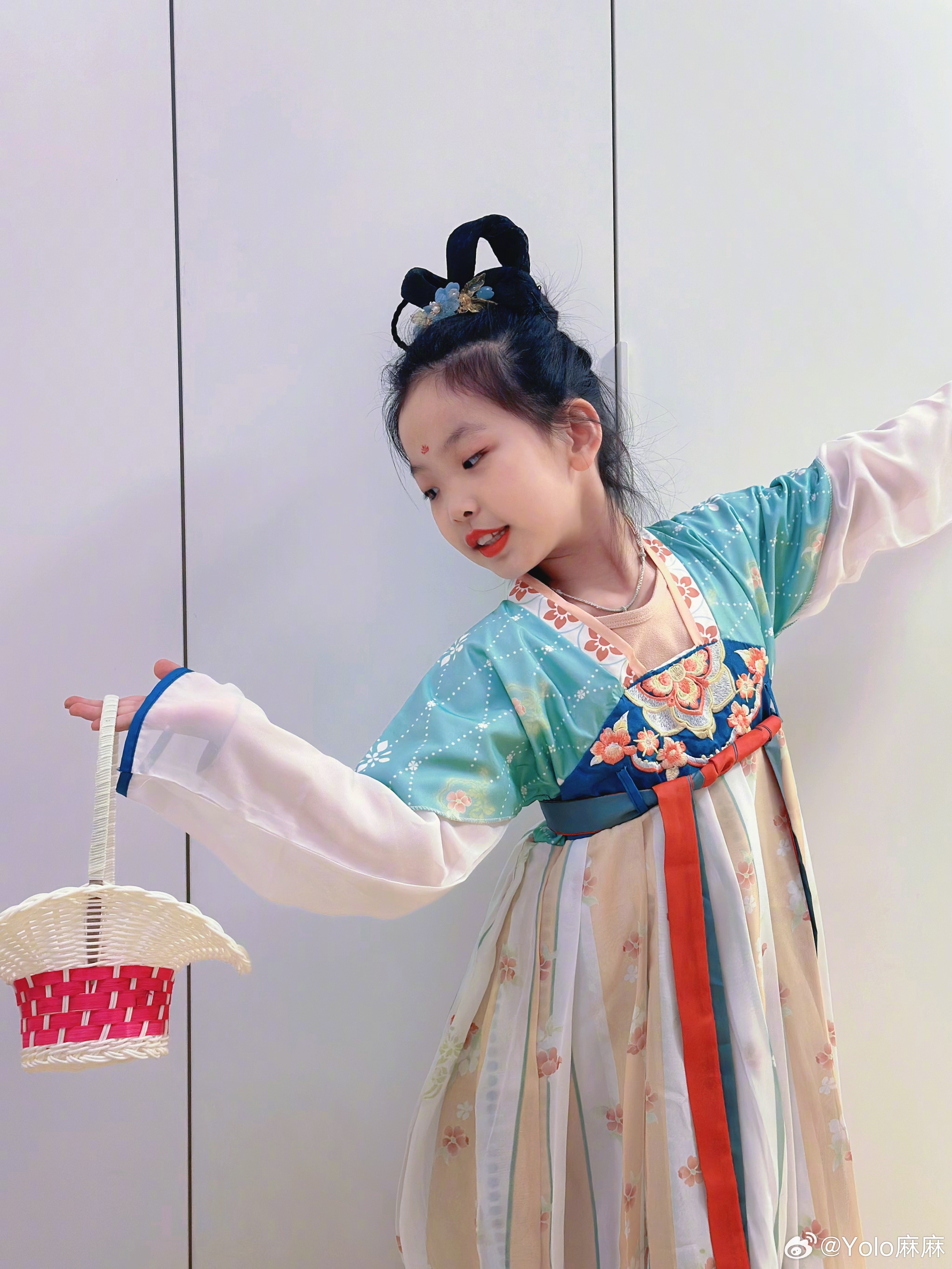 开学表演完美结束⭐日常分享 这次的开学表演也准备了好久一起排练，一起练习很漂亮优