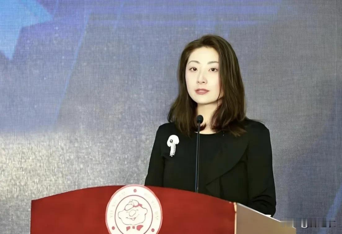 宗馥莉这样的领导也许跟着她压力很大，不敢有一丝懈怠，所以爱摸鱼的员工绝对混不下去