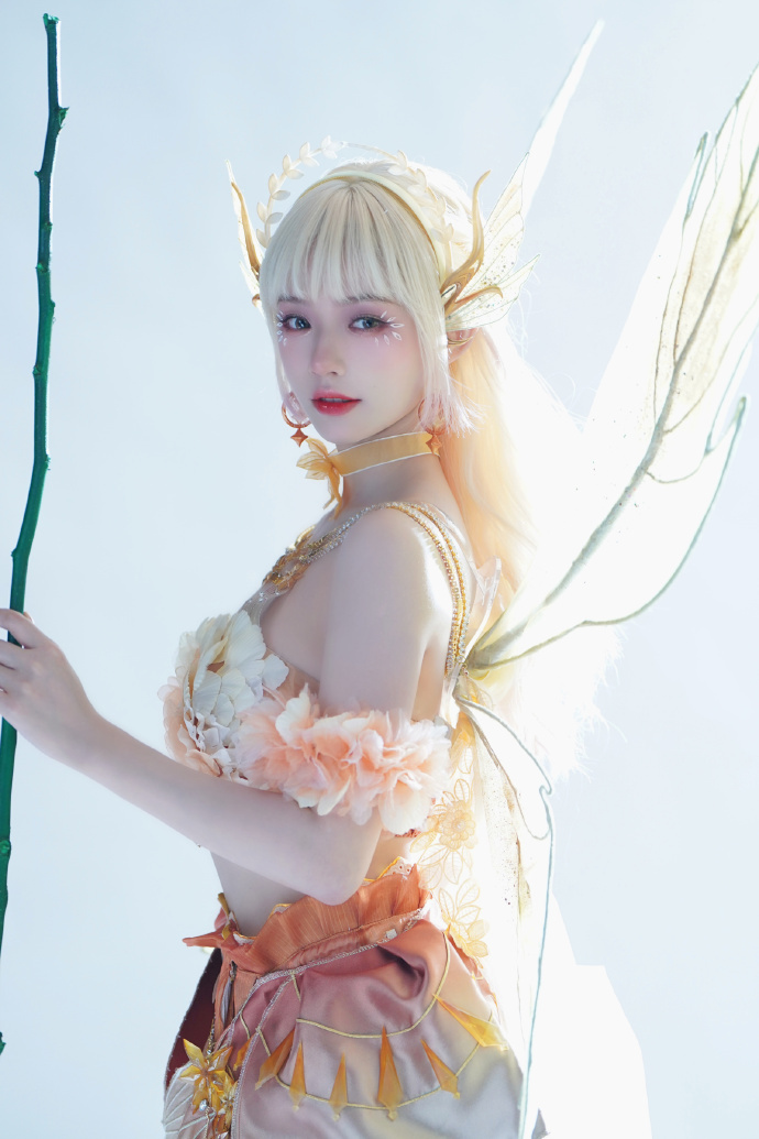 #林允流光精灵#  林允造型的美感溢出来了，林允这一次新造型分分钟是具有真实感的