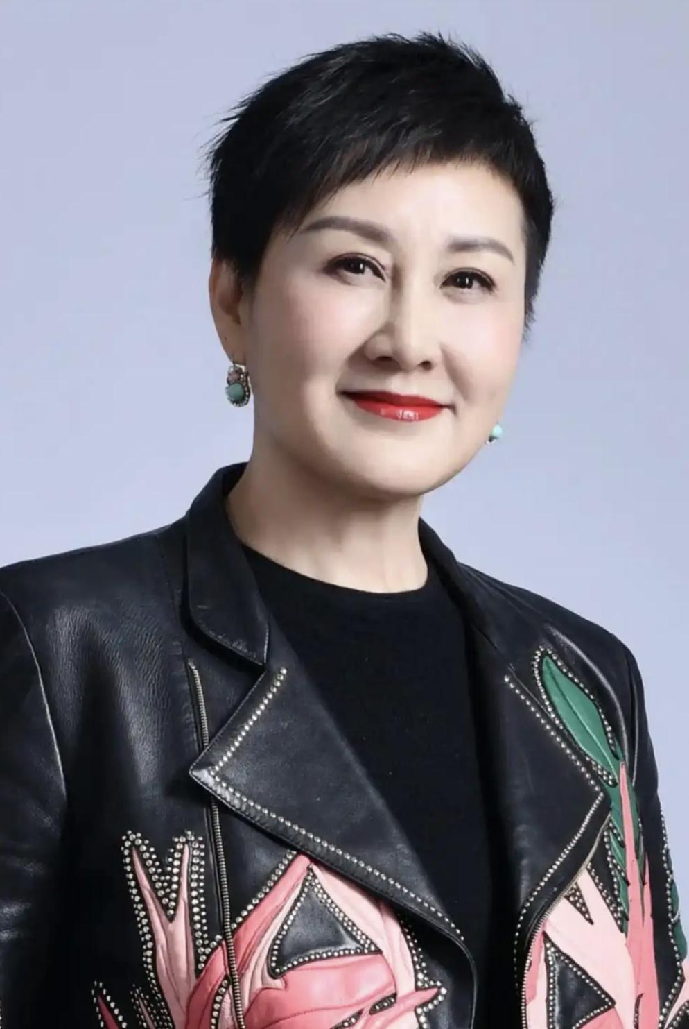 1996年，张凯丽听闻婆婆要来住，大手一挥，想着单独给婆婆买个房，谁知，丈夫却坚