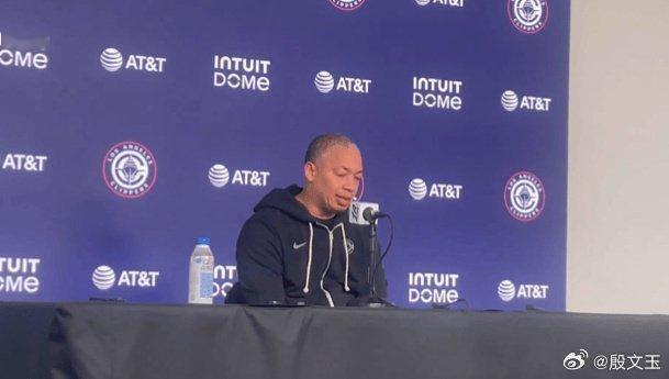 快船近10场1胜9负，近14场2胜12负，近21场3胜18负。完了呀。 