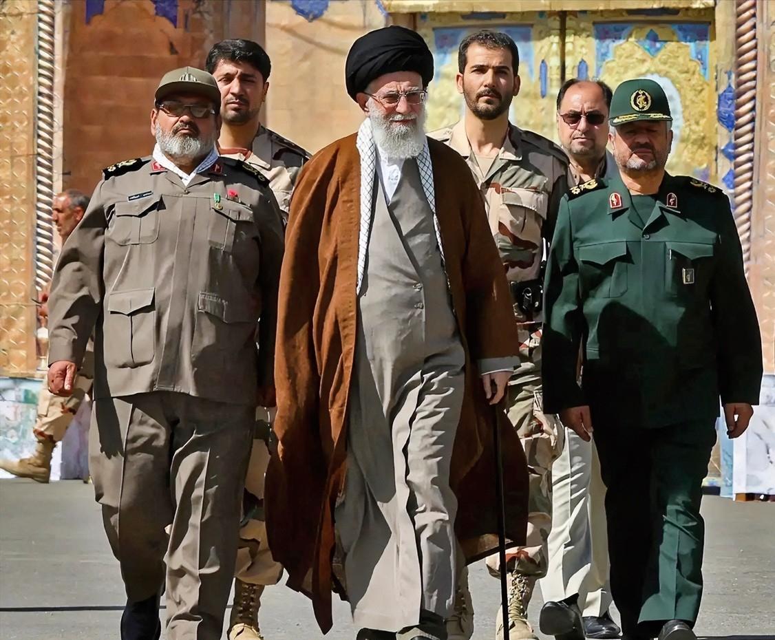 突发！美国以色列联手打伊朗，最高领袖已转移，首都全面戒严

当地时间2026年2