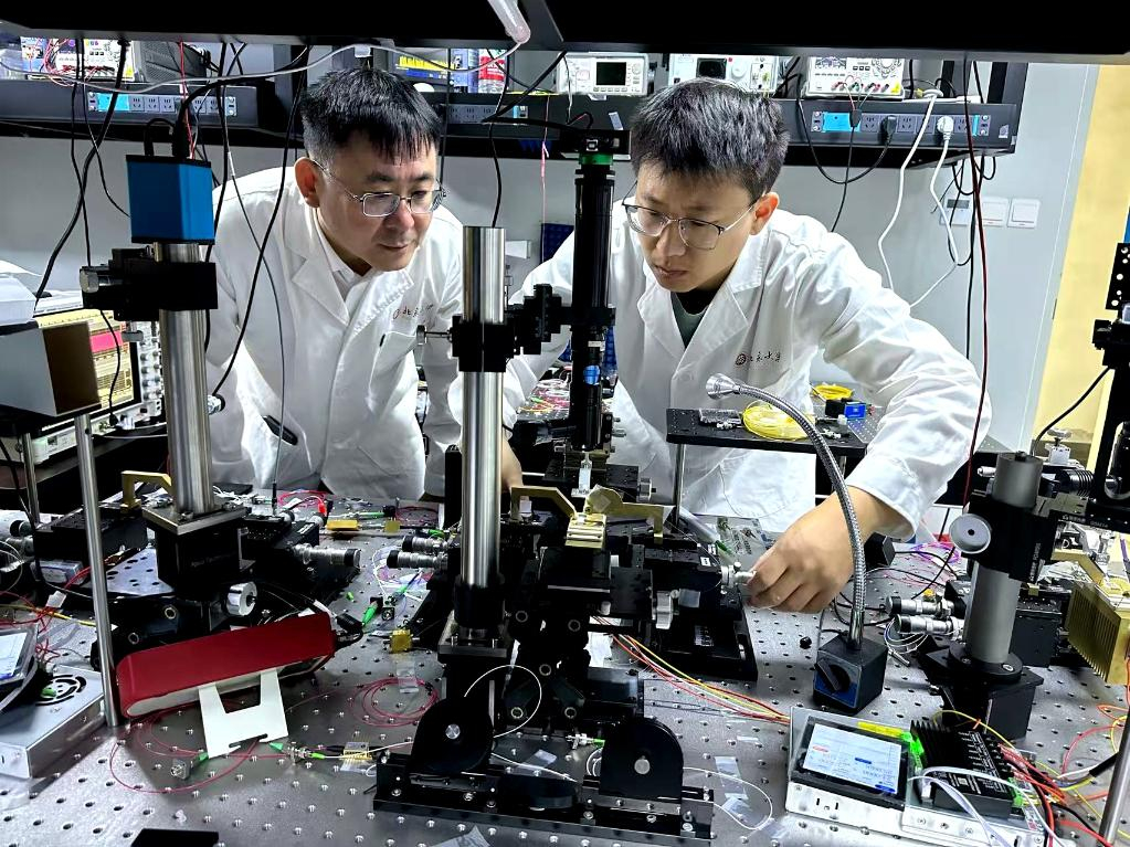 【中国科学家在6G领域取得新突破：高速无线通信首次实现全频段、灵活可调谐】8月2