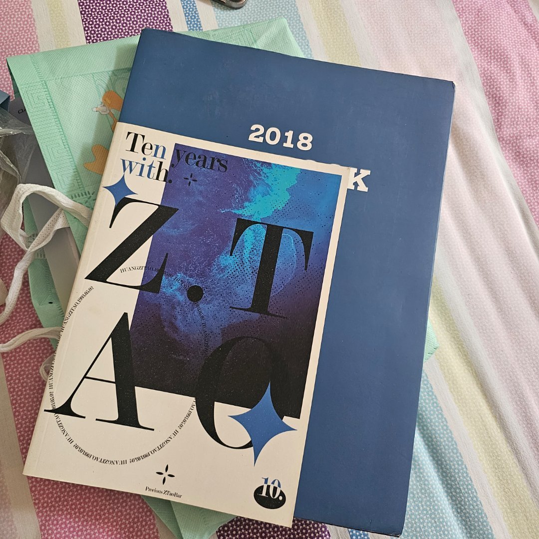 每次回家翻看pb都被yearbook的大小震惊到 
