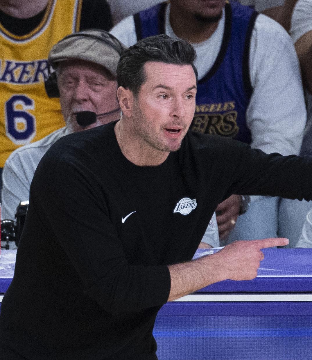 雷迪克这个用人，太锡伯杜了！

此前9连胜期间，湖人一直打9人轮换，首发是东契奇