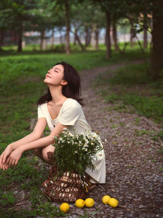 赵今麦林间大片赵今麦MiuMiu午后林间 赵今麦的MiuMiu午后林间~赵今麦