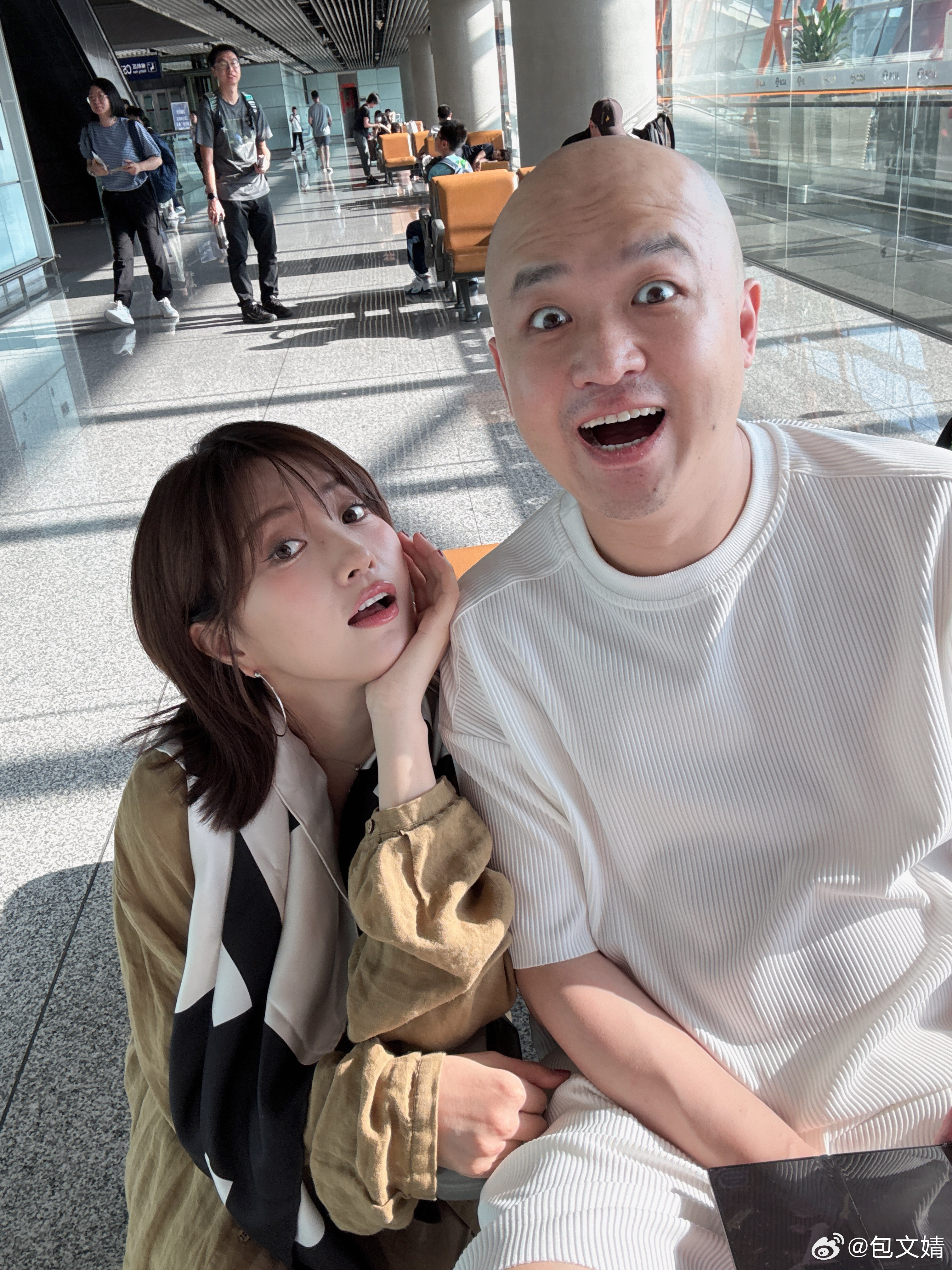 包文婧自曝因长相选择包贝尔 包文婧自曝选择包贝尔是因为“痞痞坏坏”的长相和衣品，