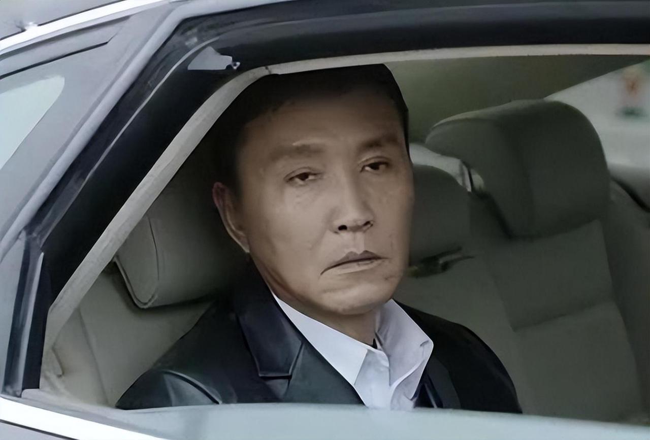 吴刚说：“当时，《人民的名义》的导演李路找到我，有点难为情的告诉我，我们已经邀请