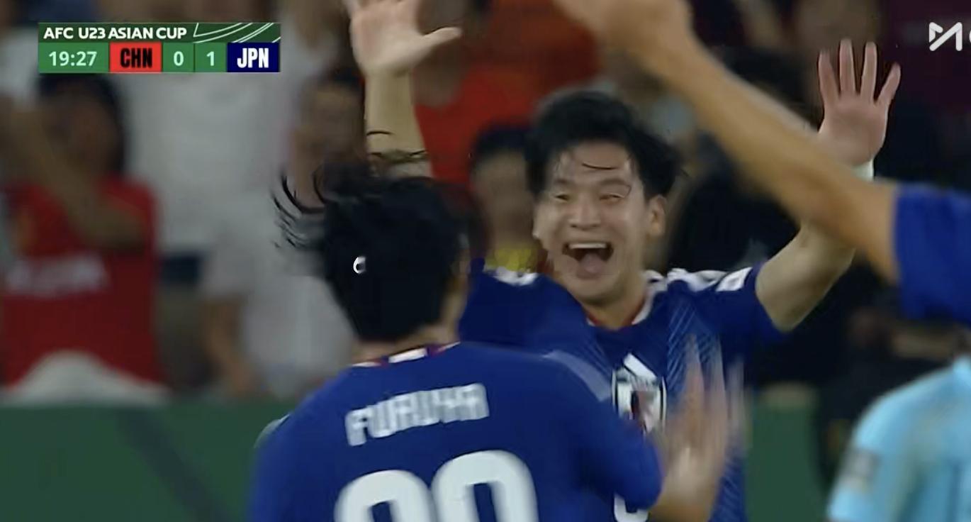 第20分钟，日本队远射破门，场上比分0-2。U23国足vs日本U23u23亚洲杯