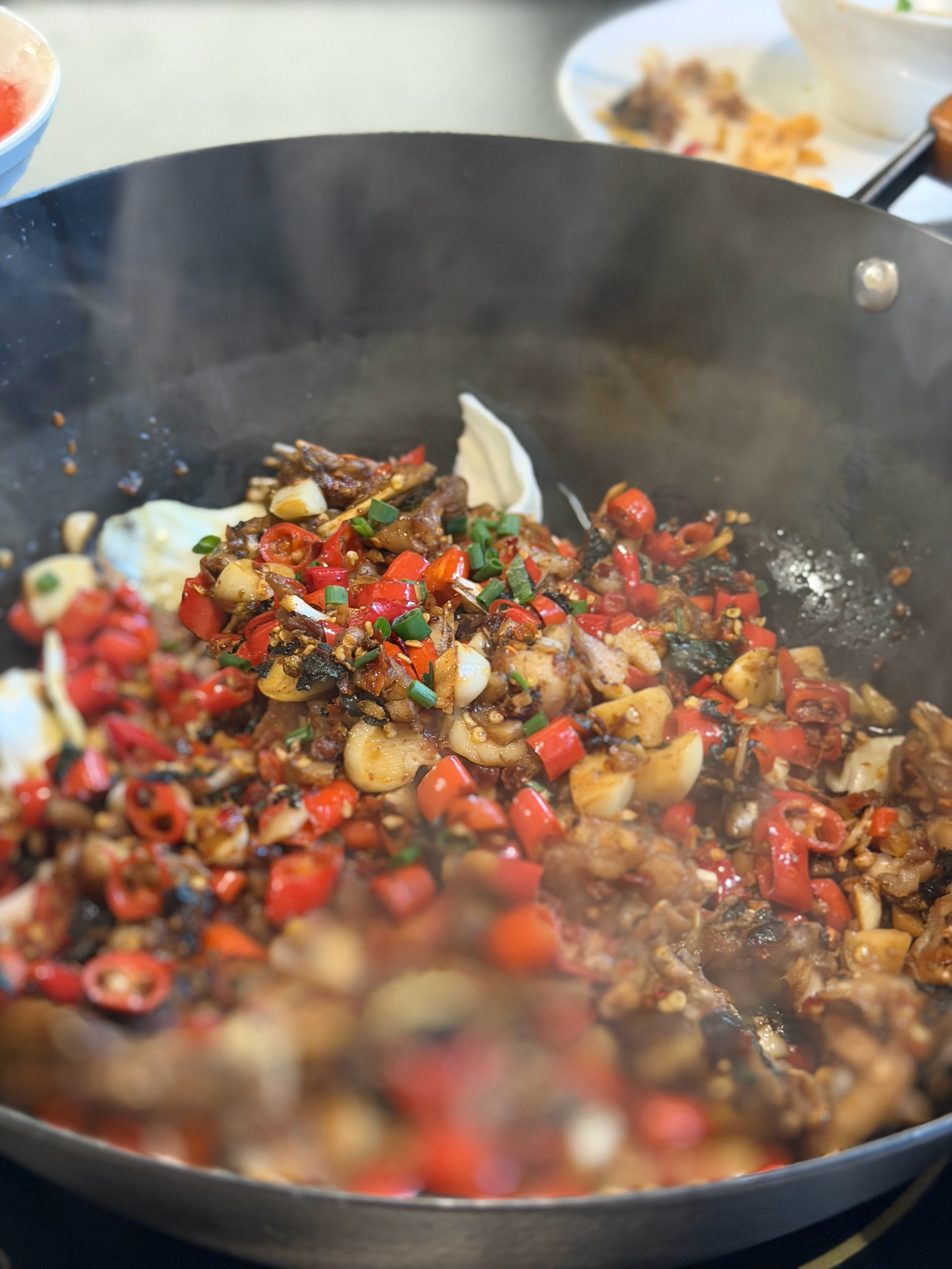 图三的冰镇白糖西红柿是用来解辣的