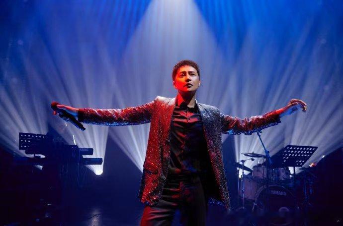 陈志朋一开口我的青春回来了陈志朋演唱会唱了苏有朋吴奇隆单曲 陈志朋演唱会简直是青