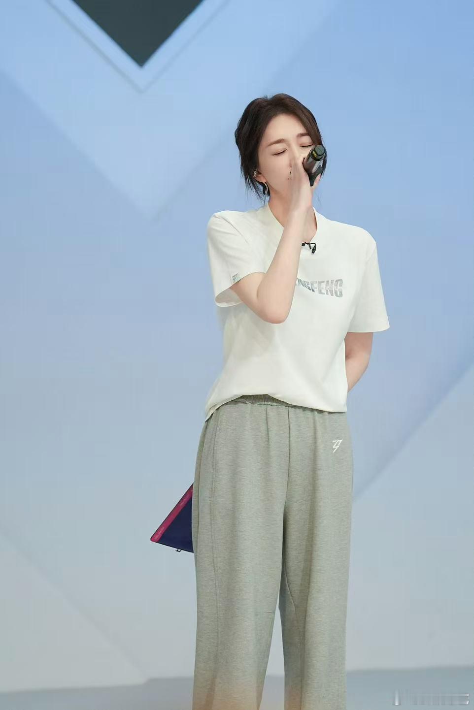 李小冉绘画天赋极高乘风2026简单的心愿便利贴，不简单的绘画功底，李小冉天赋肉眼