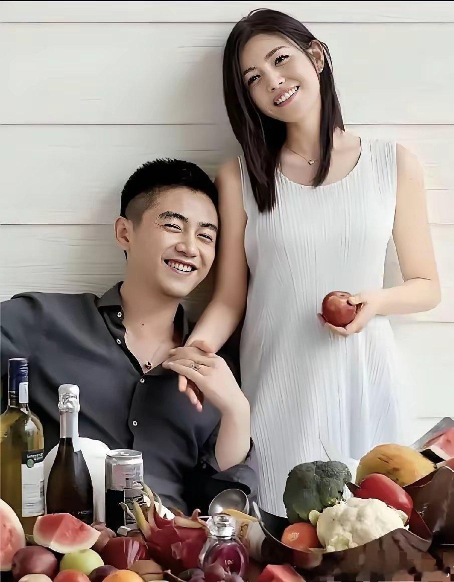 曾有人问陈妍希为什么陈晓的眼里没有光了？陈妍希说了句很有深意的话，那就是：他又不