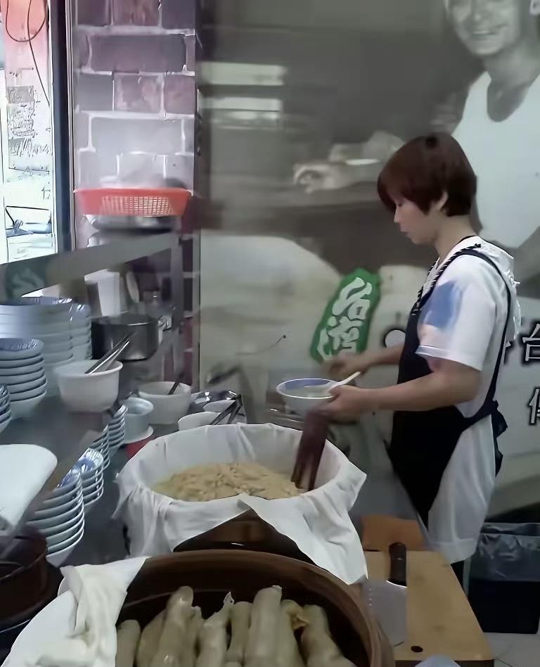 其实，做错事可以原谅，但虚伪和说谎不能原谅，马筱梅父母并未什么富贵之家，只是做点