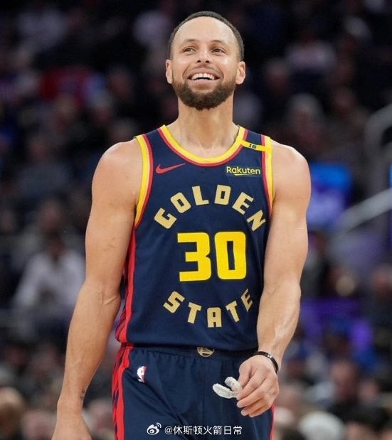 据Shams报道，人们对斯蒂芬·库里月底复出持“谨慎乐观”的态度。 